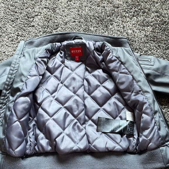 Guess - Picture 3 of 6